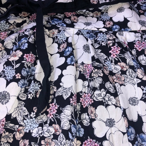 Ann Taylor - Floral Skirt with Navy Belt - Size 2 - Picture 2 of 3